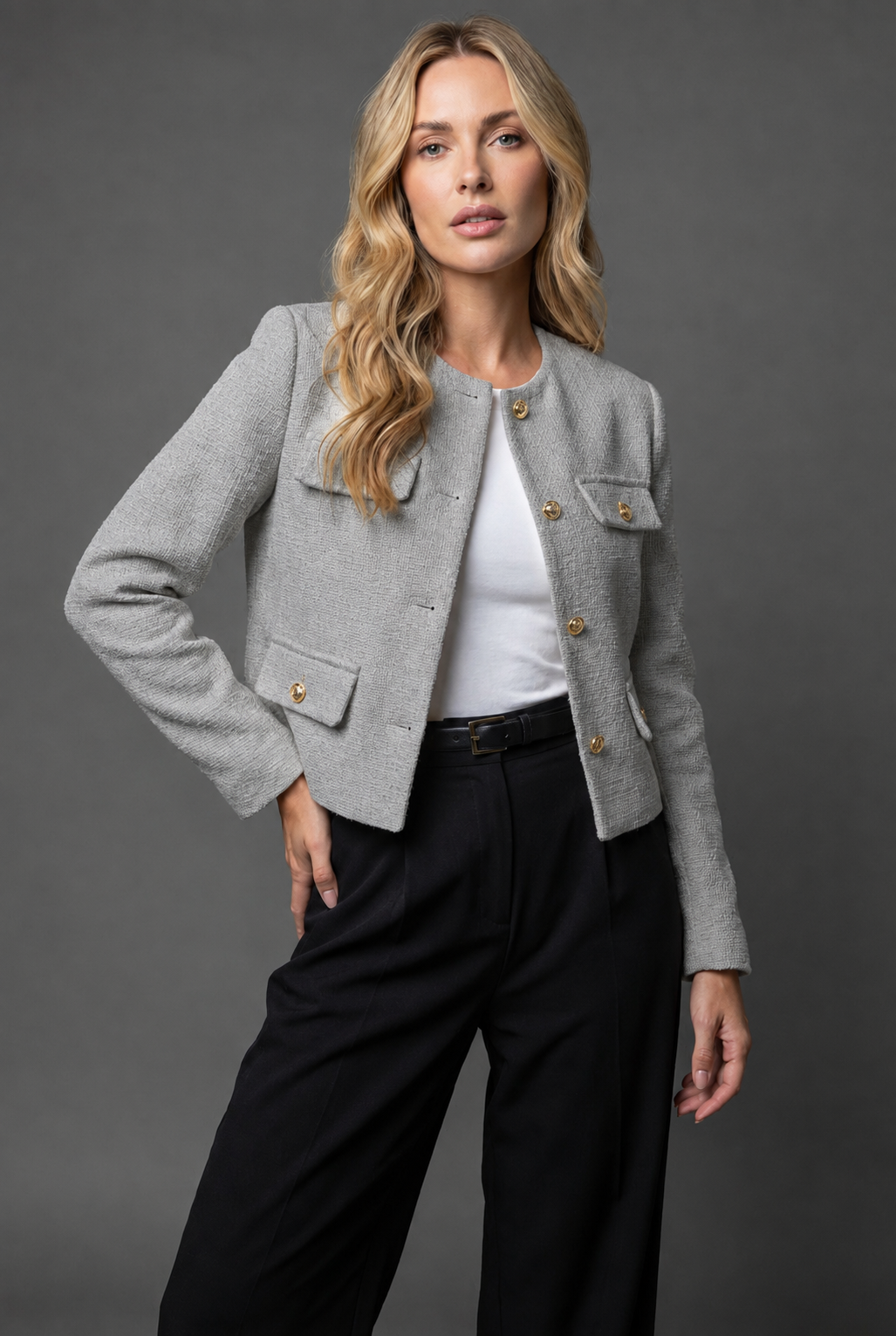 Cropped Tweed Blazer med Guldknapper og Klaplommer