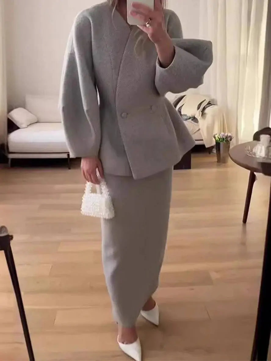 To-delt nederdelssæt med puffærmer-blazer og V-udskæring