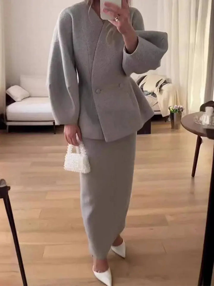 To-delt nederdelssæt med puffærmer-blazer og V-udskæring