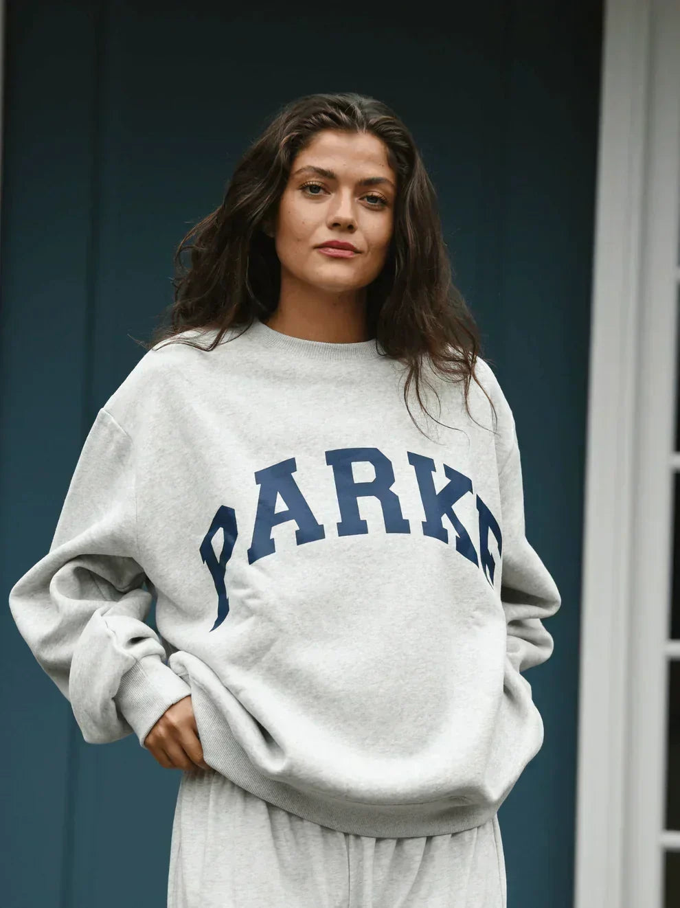 Kvinders Sweatshirt | Oversized Collegiate Chenille Bogstav Langærmet