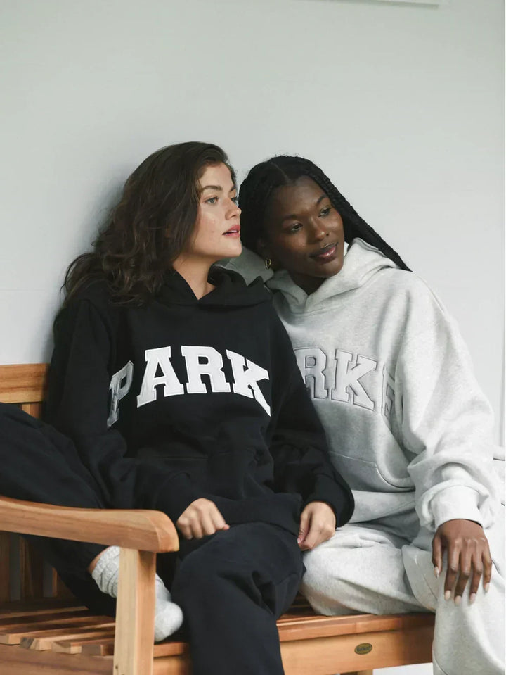 Kvinders Sweatshirt | Oversized Collegiate Chenille Bogstav Langærmet